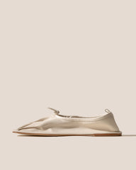 PUNTERA SUPPLE SHINY - Pleated-Toe Pump