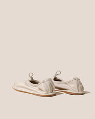 PUNTERA SUPPLE SHINY - Pleated-Toe Pump