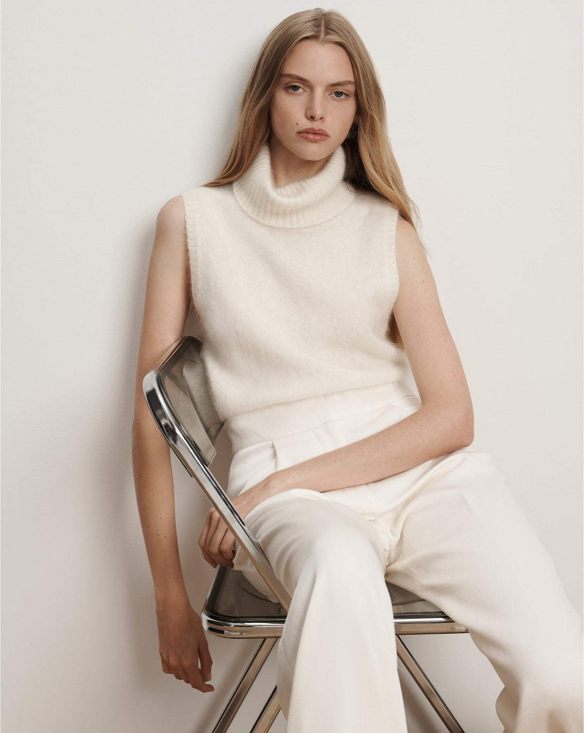 Mazzy Brushed Cashmere Sleeveless Sweater in Ivory
