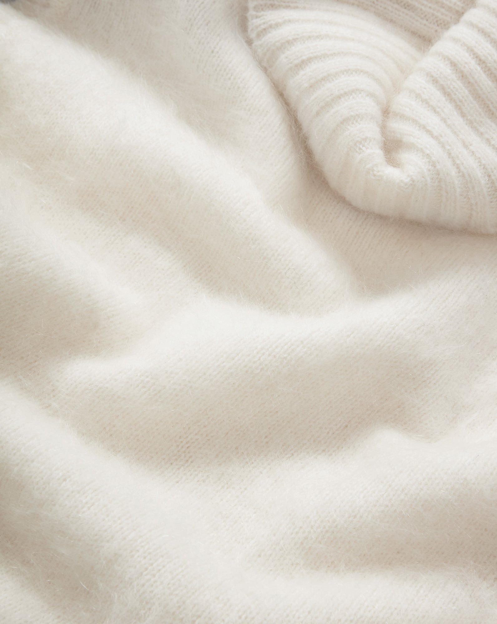 Mazzy Brushed Cashmere Sleeveless Sweater in Ivory