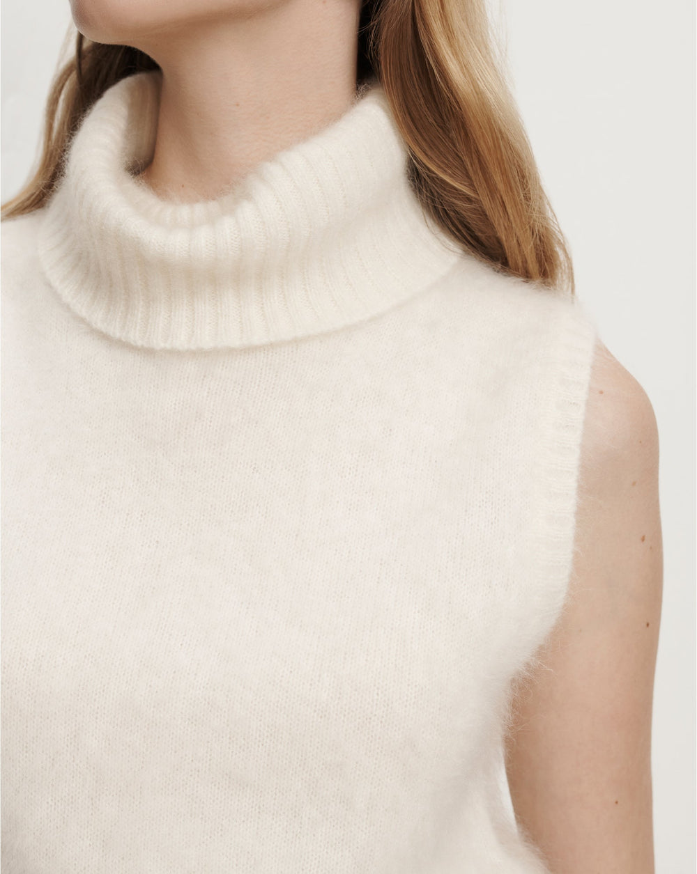 Mazzy Brushed Cashmere Sleeveless Sweater in Ivory