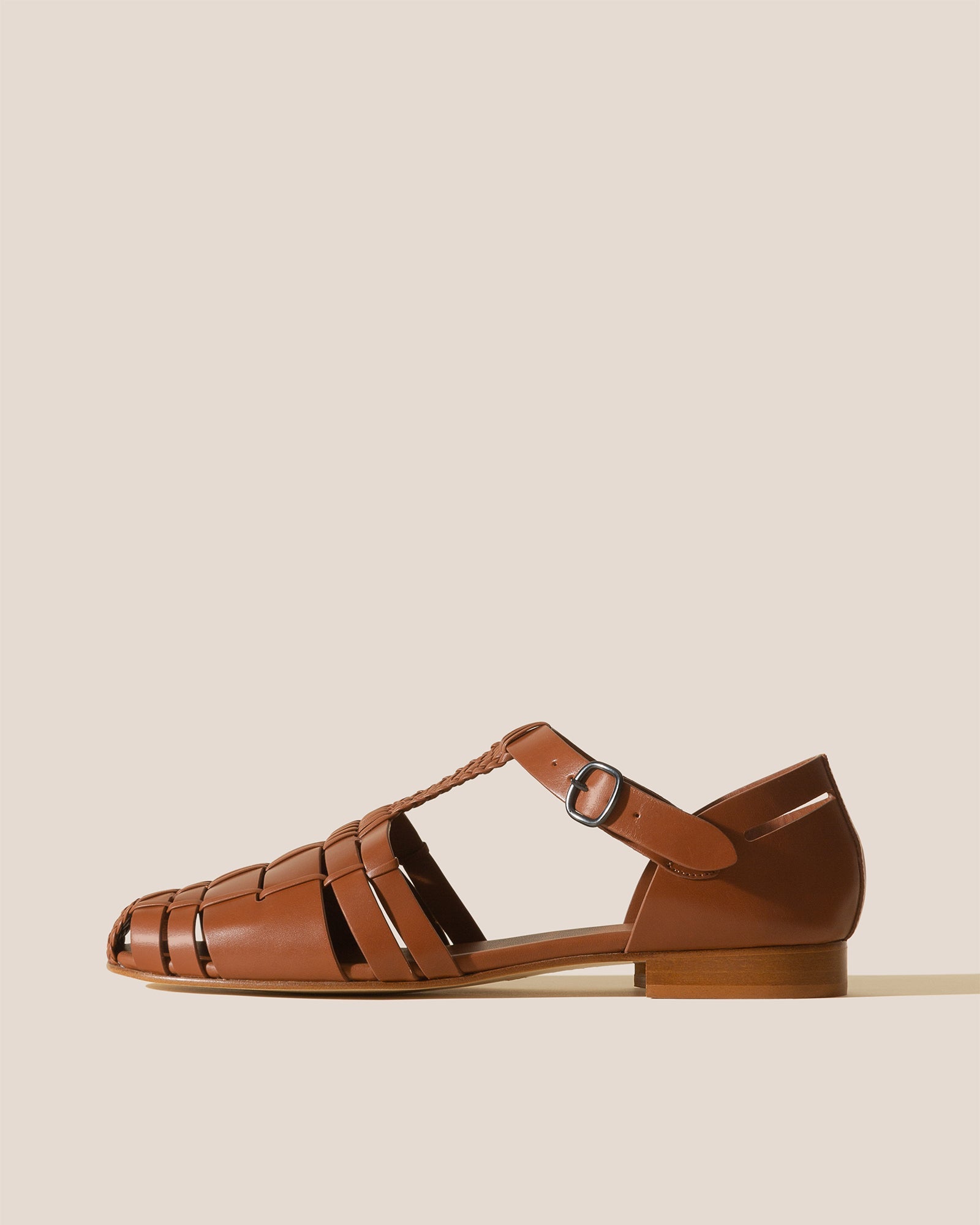 VEDRA - Round-Toe Soft Fisherman Sandal