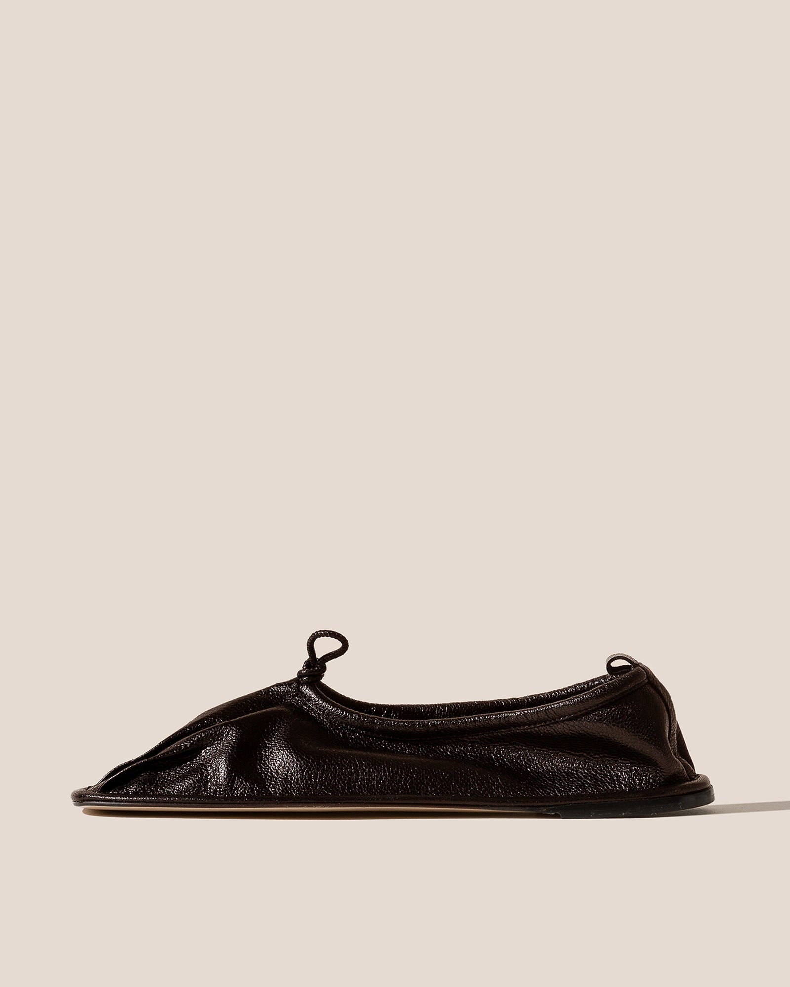 PUNTERA SUPPLE SHINY - Pleated-Toe Pump