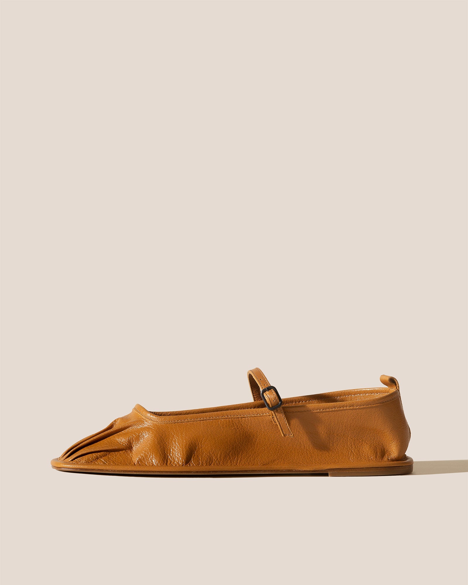 DANSA SUPPLE SHINY - Pleated-Toe Mary Jane Pump