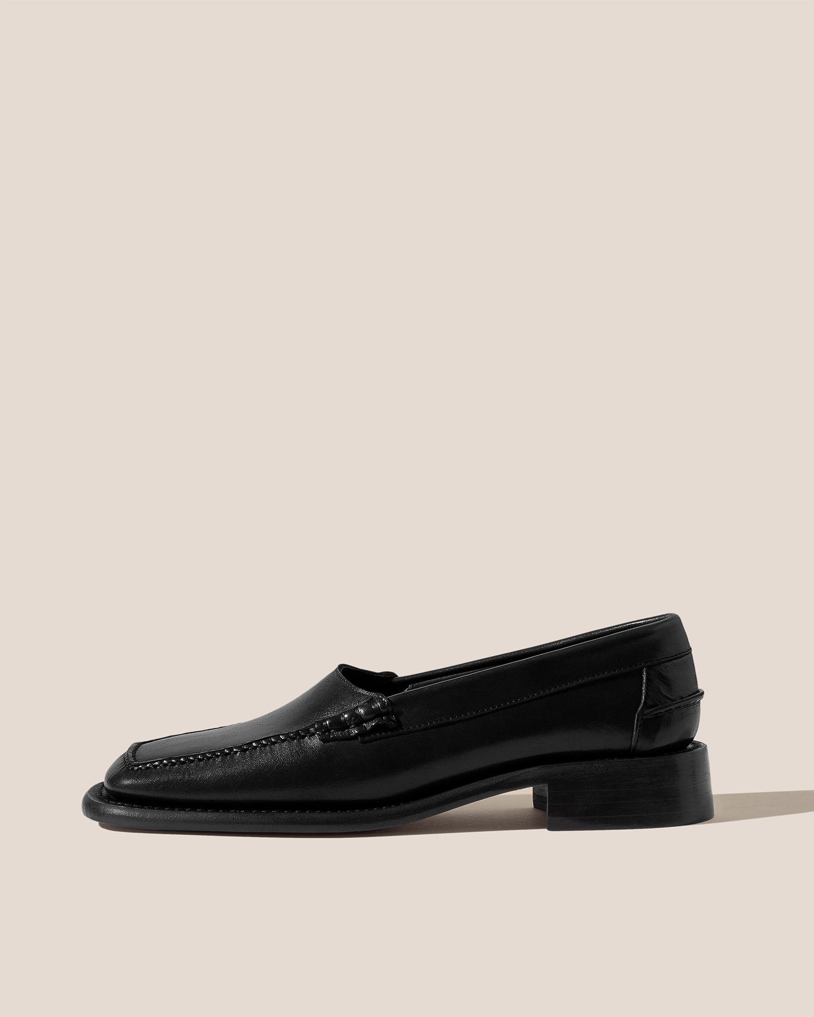 SALA - Square-Toe Low-Heeled Pump