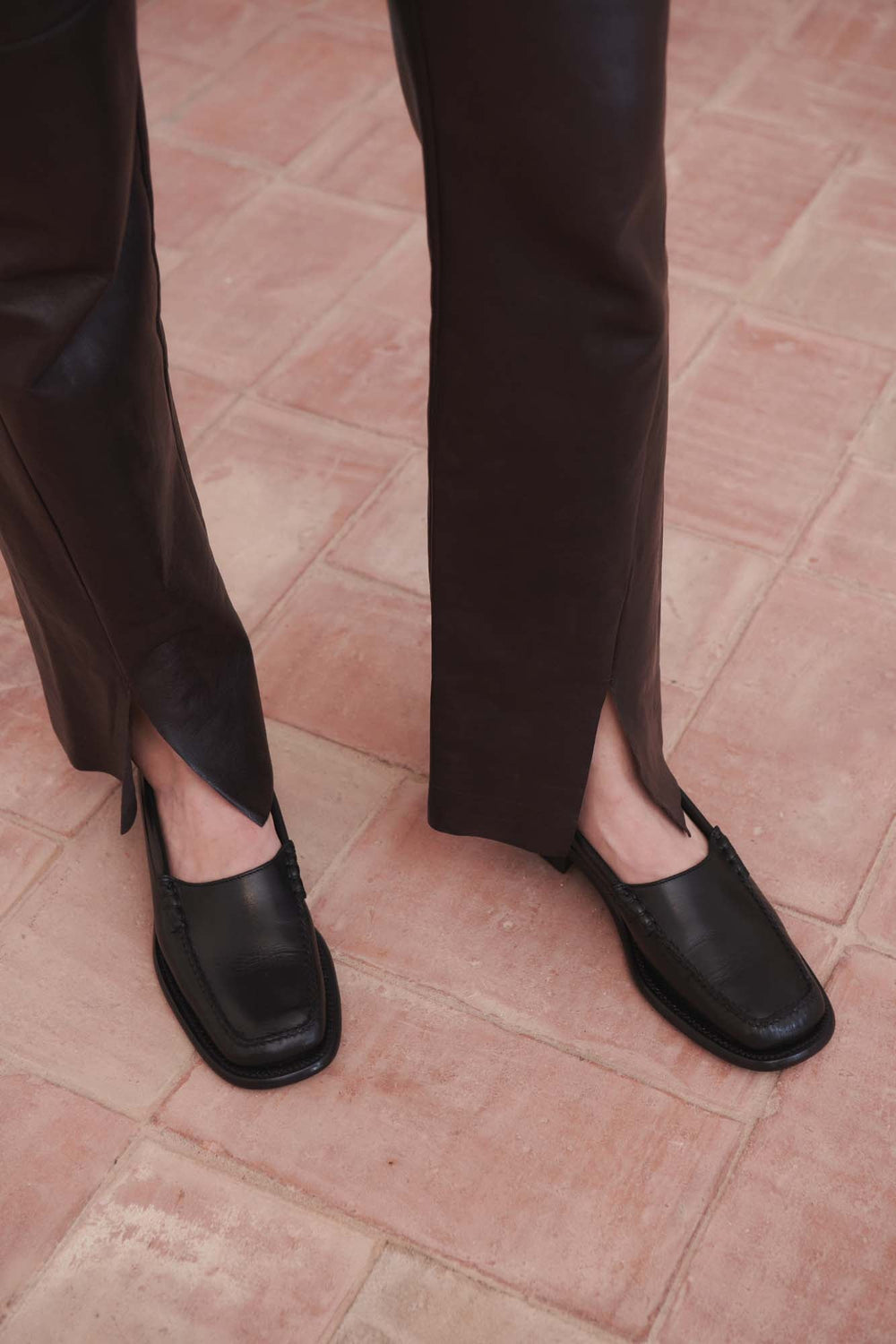 SALA - Square-Toe Low-Heeled Pump