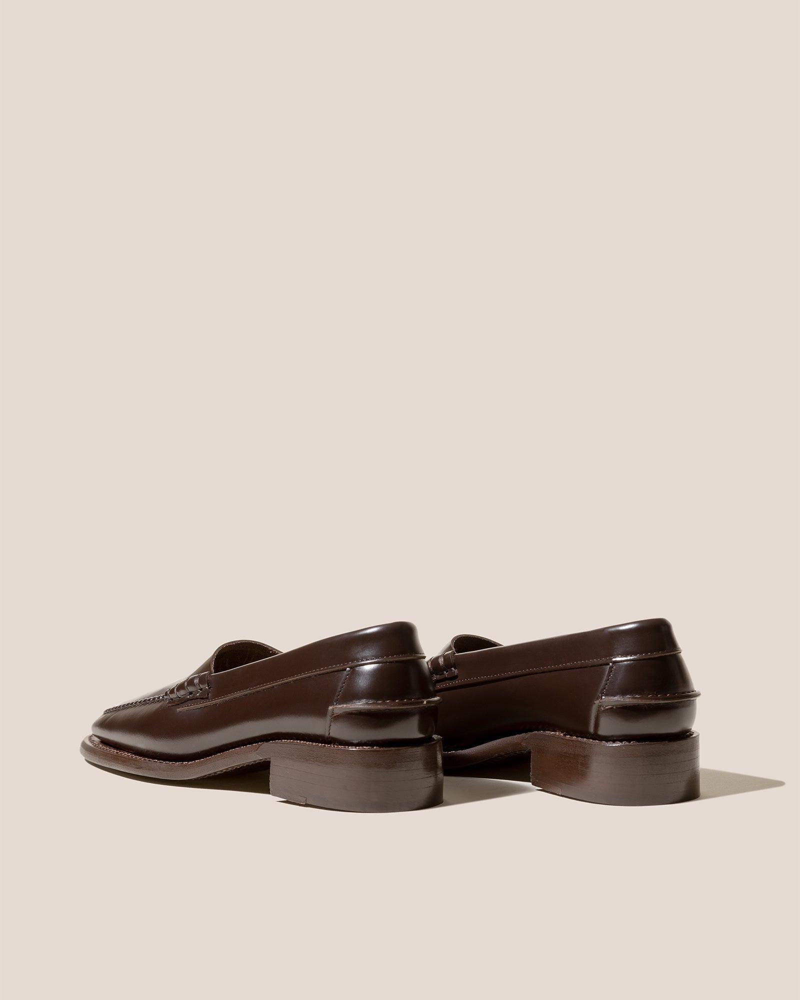 SALA - Square-Toe Low-Heeled Pump