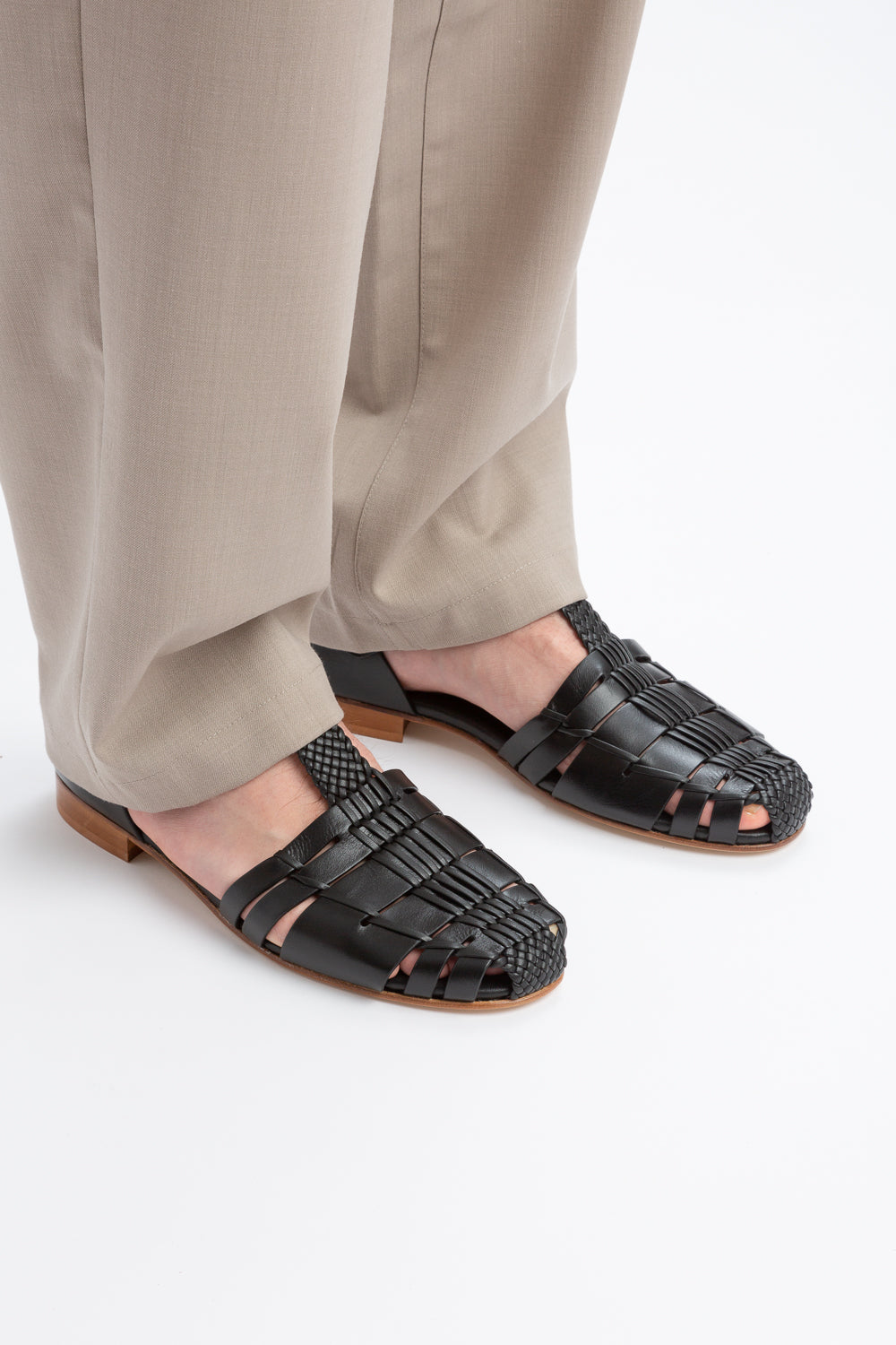VEDRA - Round-Toe Soft Fisherman Sandal