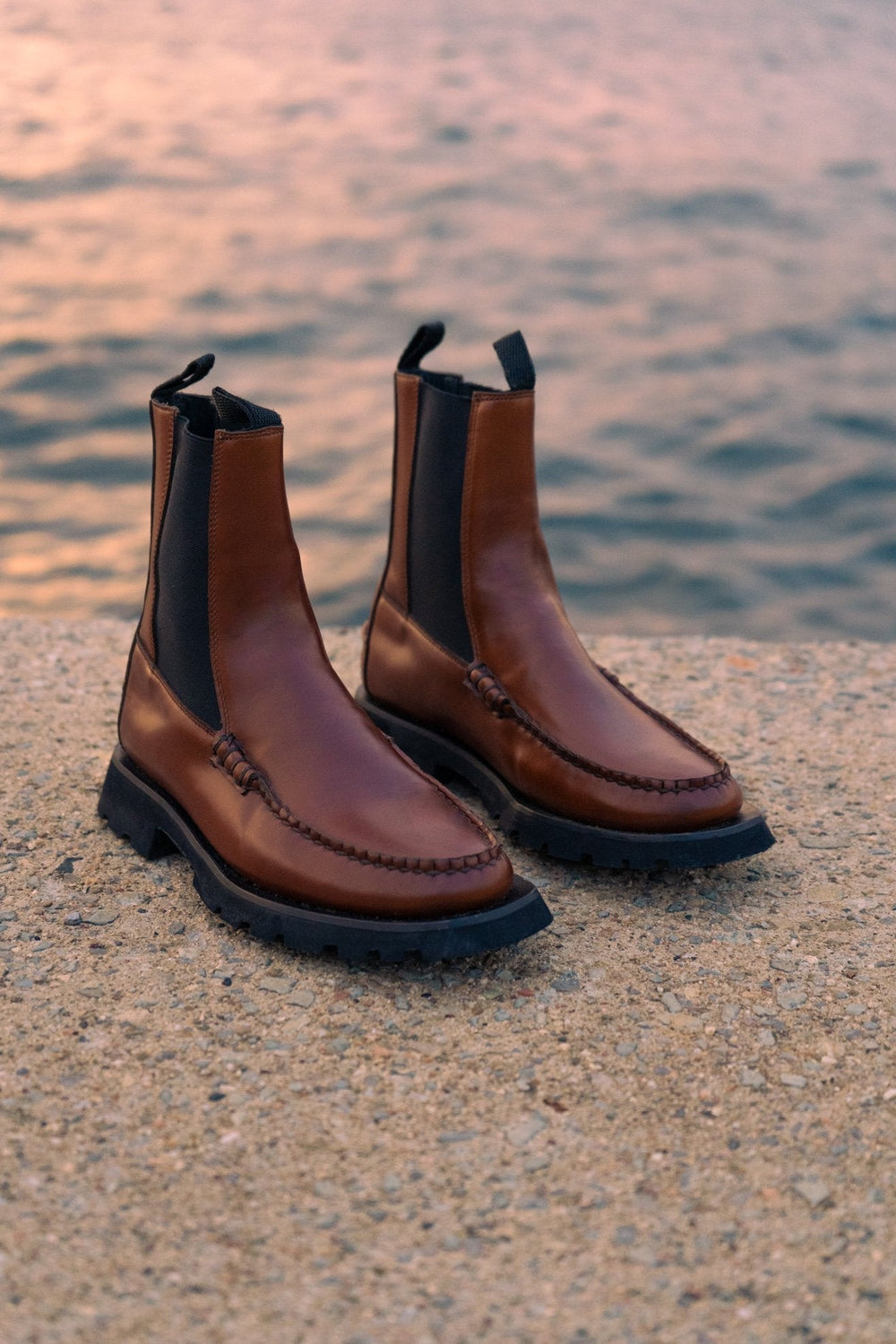 ALDA SPORT - Tread Sole Low-calf Chelsea Boot
