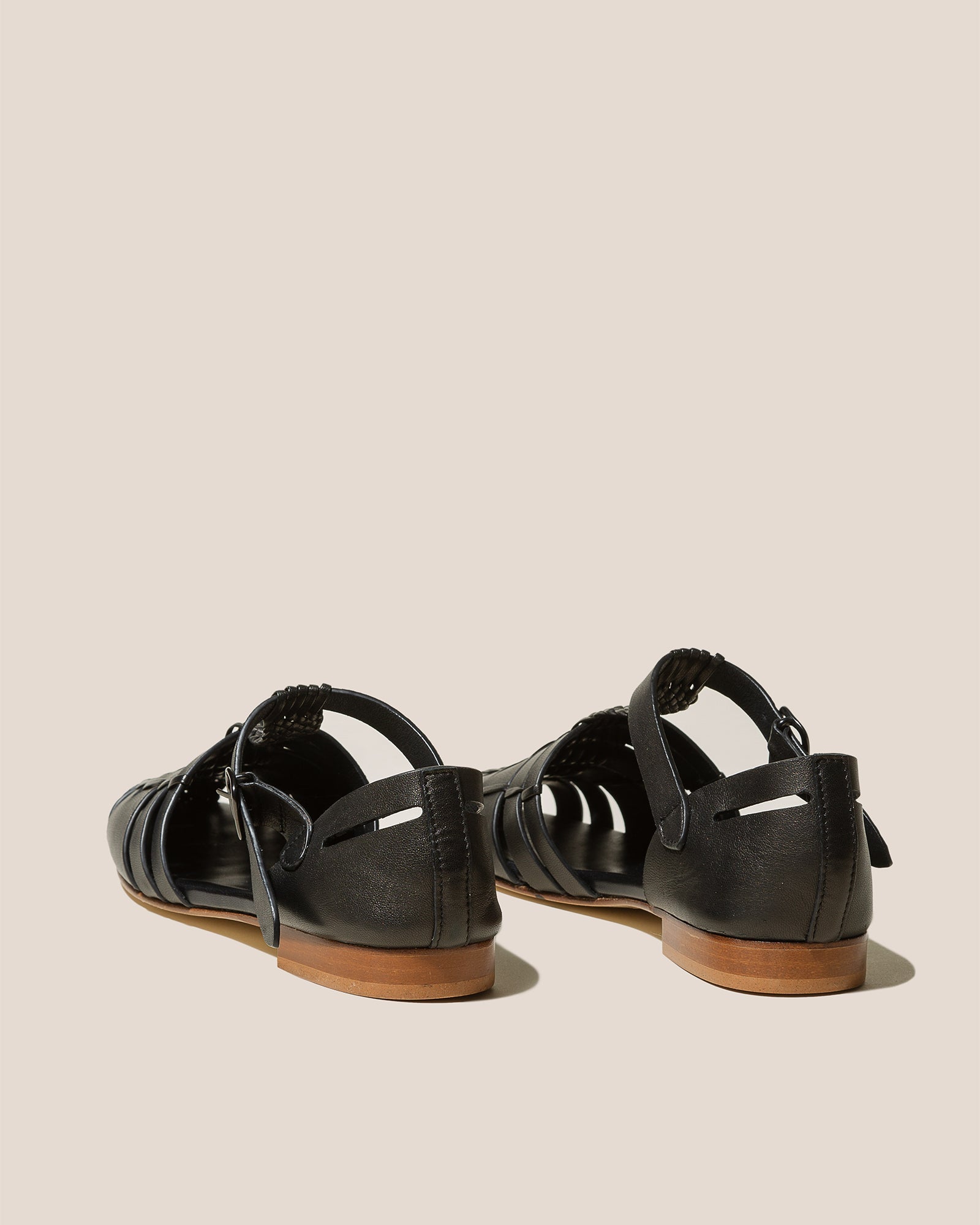 VEDRA - Round-Toe Soft Fisherman Sandal